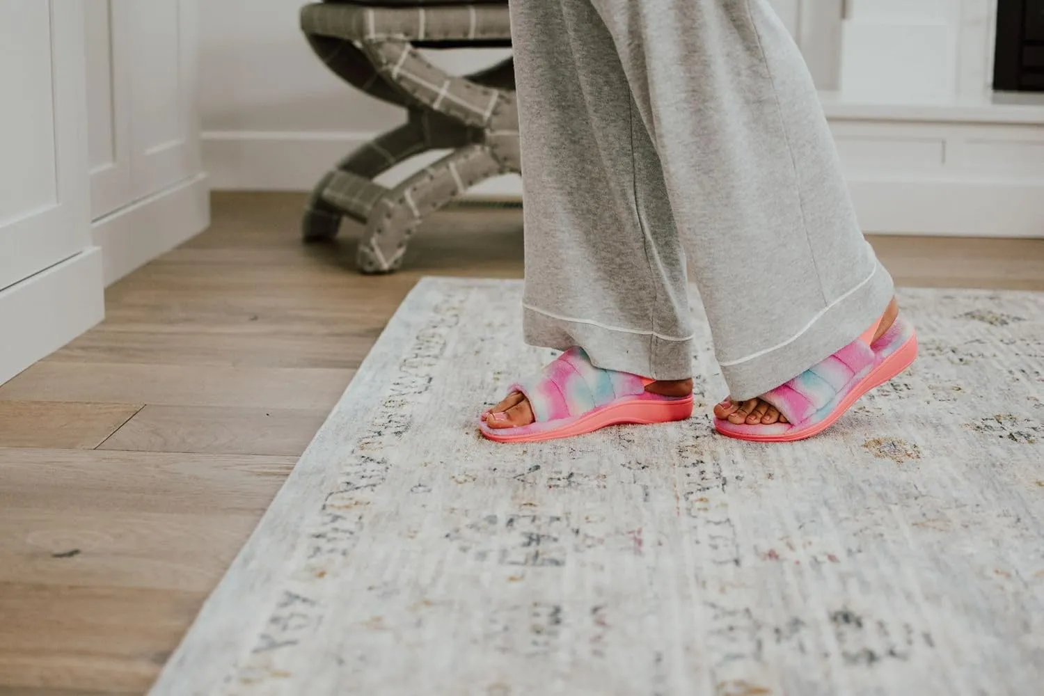 Comfy Slippers for Women Indoor and Outdoor - Fluffy, Cute, and Fuzzy House Slippers for Women with Arch Support and Orthopedic Focus