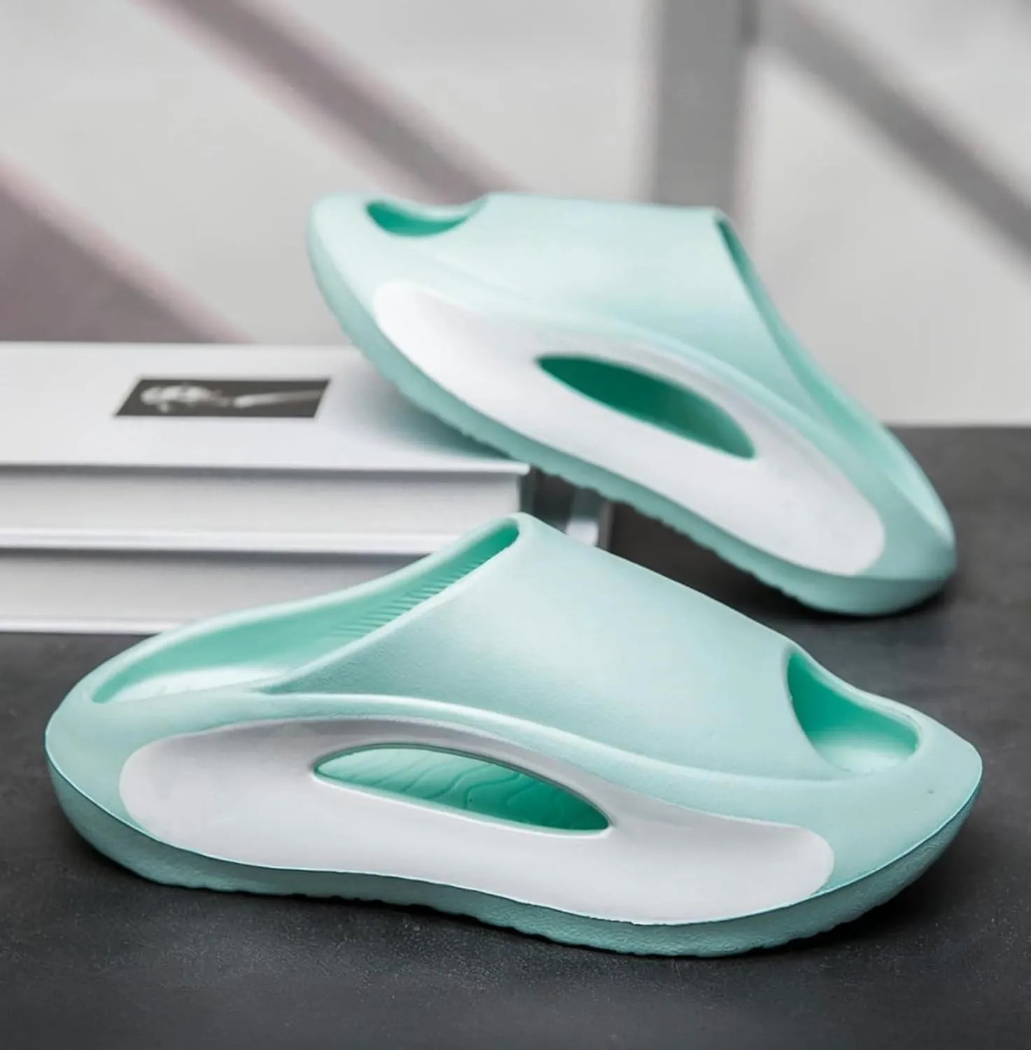 Kids Cloud Slides Boys Girls Comfy Pillow Slippers Summer Beach Sandals Non-Slip Thick Sole Slippers for Indoor Outdoor