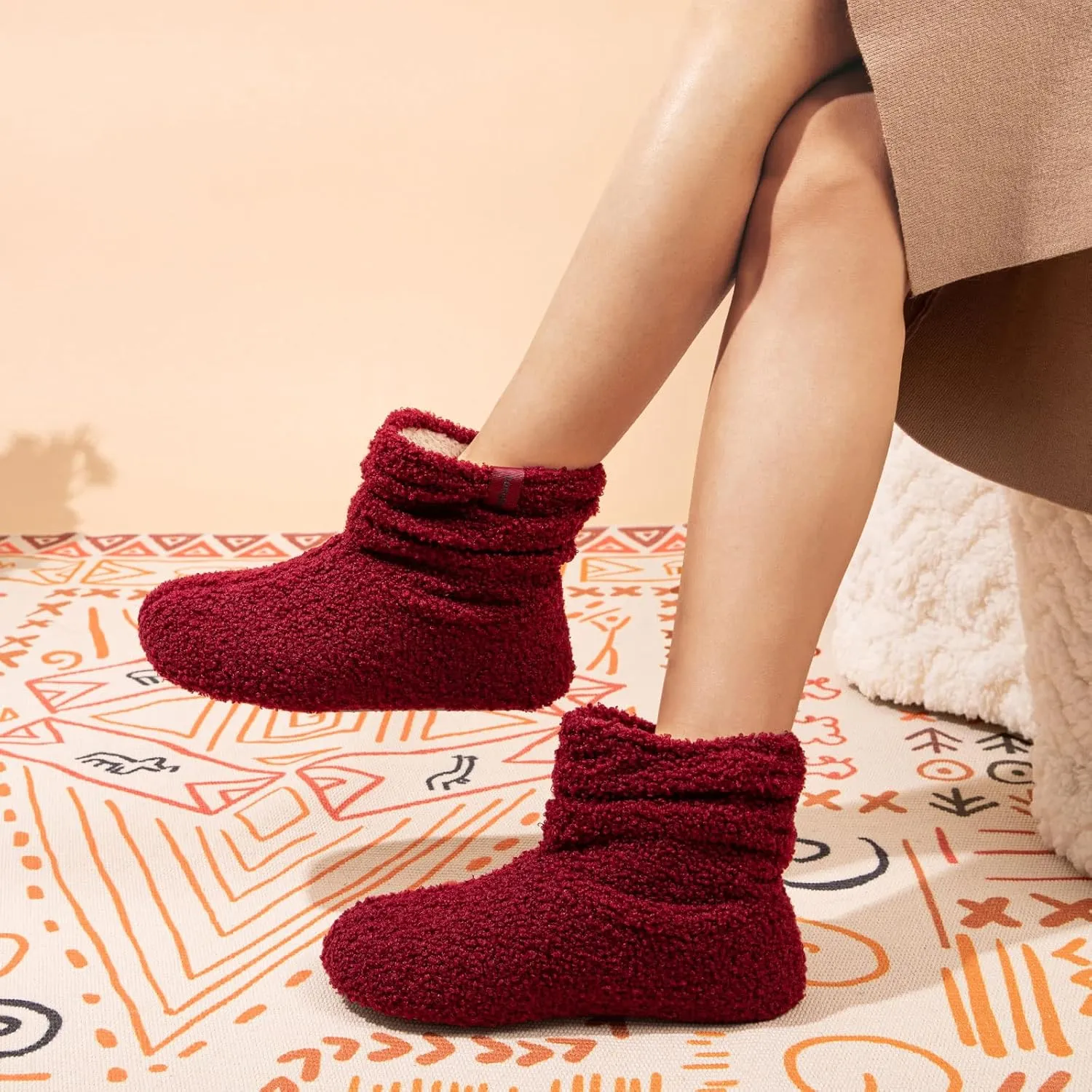 LongBay Women’s Warm Curly Fur Bootie Slippers Comfy Plush Fleece Boots Memory Foam House Shoes