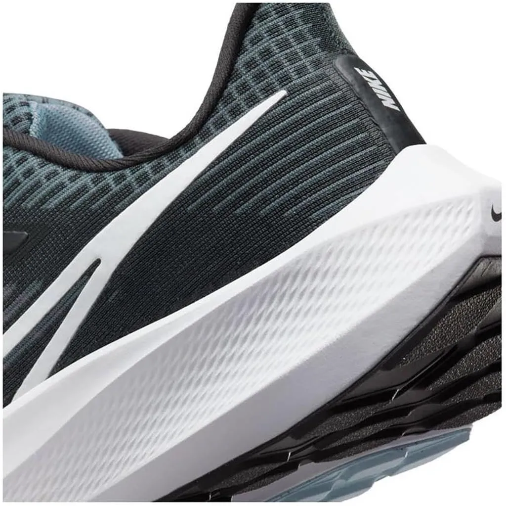 Nike Men's Sneaker