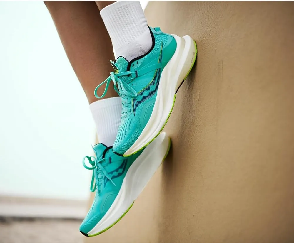 Saucony Women's Tempus Sneaker